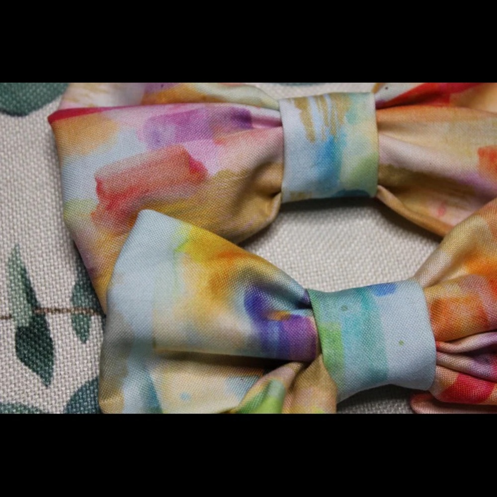 Brushstroke Bow - Picture 3 of 3